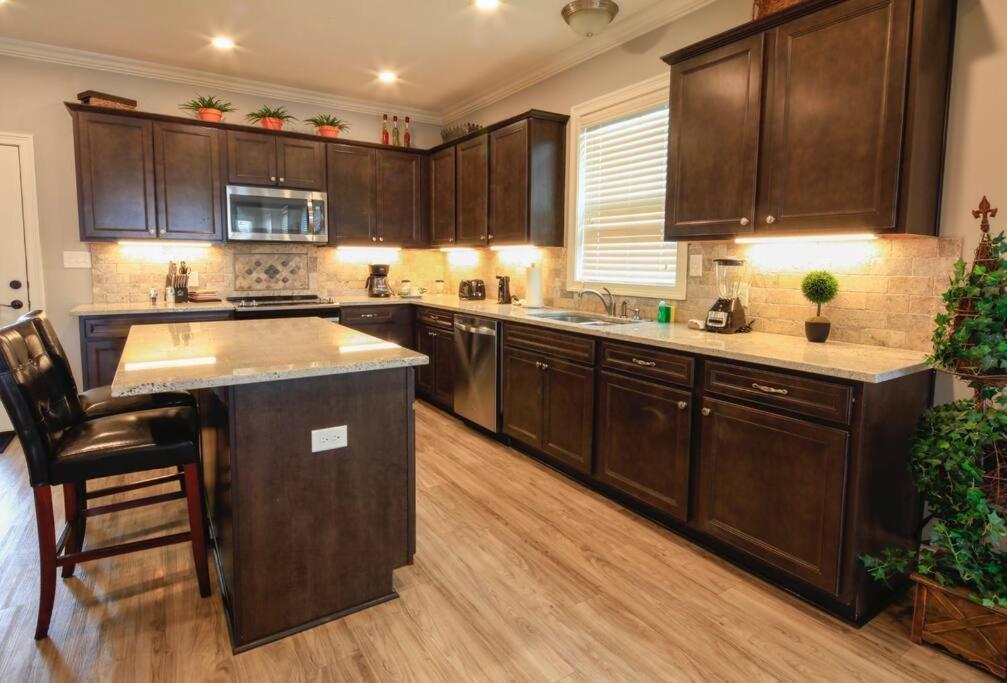 Luxury 2 Bedroom Townhouse #3 Lake Charles Exterior photo