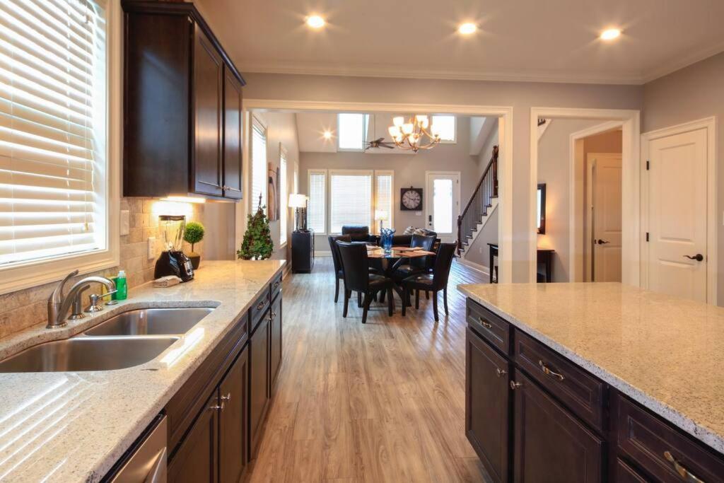 Luxury 2 Bedroom Townhouse #3 Lake Charles Exterior photo